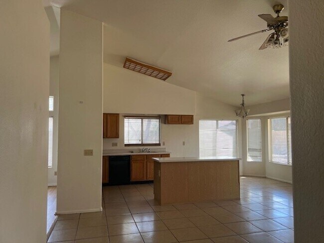 Foto del edificio - Fantastic 4 Bed / 2 Bath in Peoria - No HOA