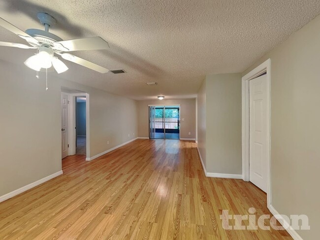 Building Photo - 18307 Oakdale Rd