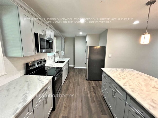 Building Photo - 1095 Longshore Dr
