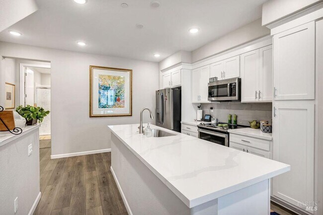 Foto del edificio - 327 Pear Tree Ln