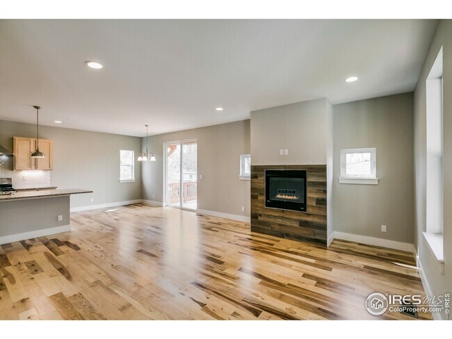 Building Photo - 4 Bedroom Townhome Available in Early Sept...