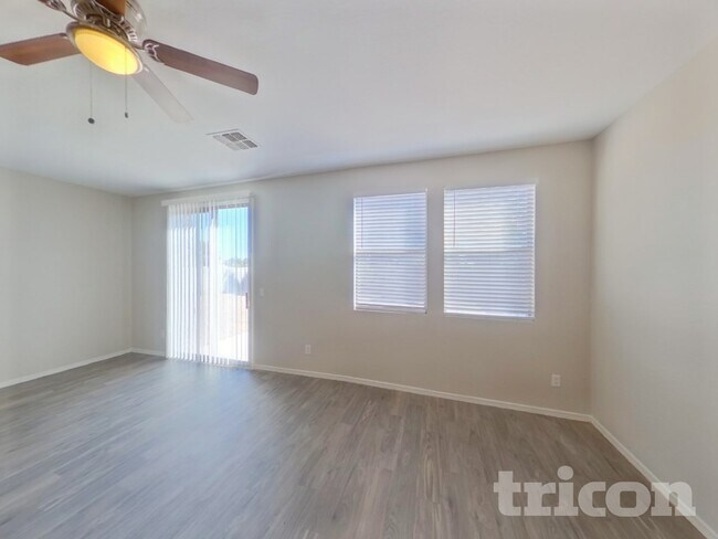 Foto del edificio - 19149 N Miller Way