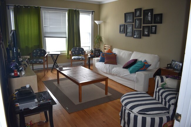 Foto del edificio - 3239 Damen N Ave