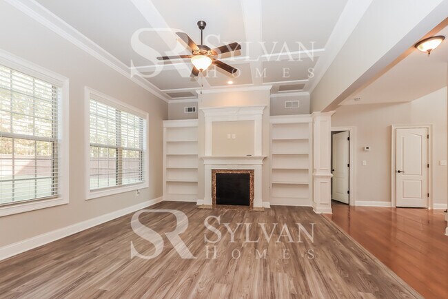 Building Photo - Immaculate 5 BR, 4.5 BA home is awaiting n...