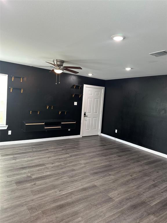 Foto del edificio - 7802 Crestview Dr