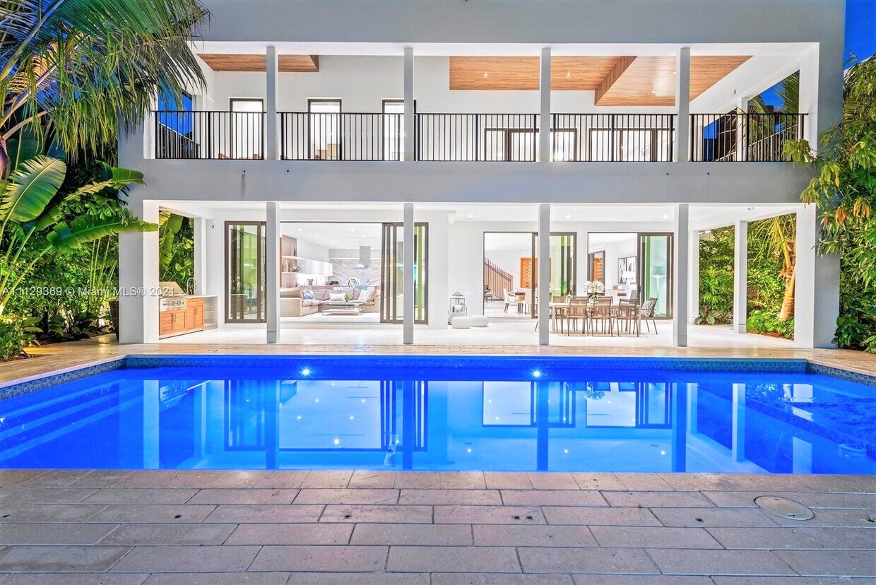 3734 Chase Ave, Miami Beach, FL 33140 House for Rent in Miami Beach