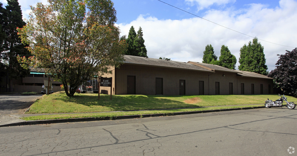 Primary Photo - Kane Meadows Apartments