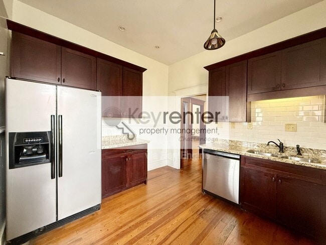 Foto del edificio - 1115 E 8th St