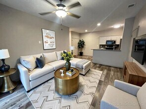 Building Photo - 325 Majestic Dr