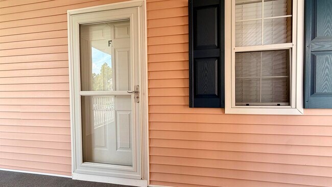 Foto del edificio - 638 Waterway Village Blvd