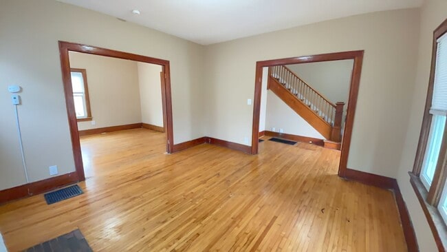 Building Photo - 1437 Maple Ave