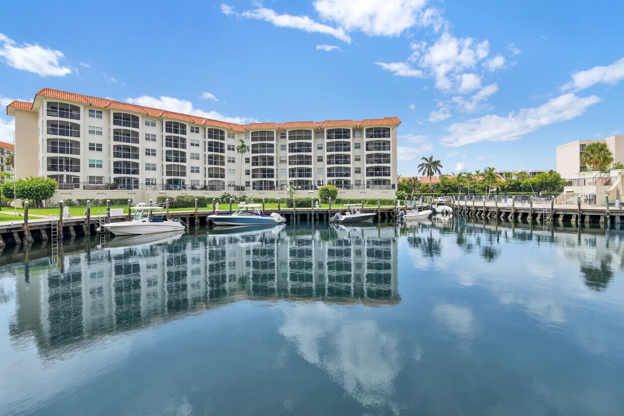 Foto principal - 2871 N Ocean Blvd