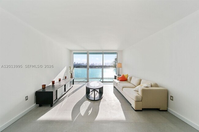 Foto del edificio - 650 West Dr