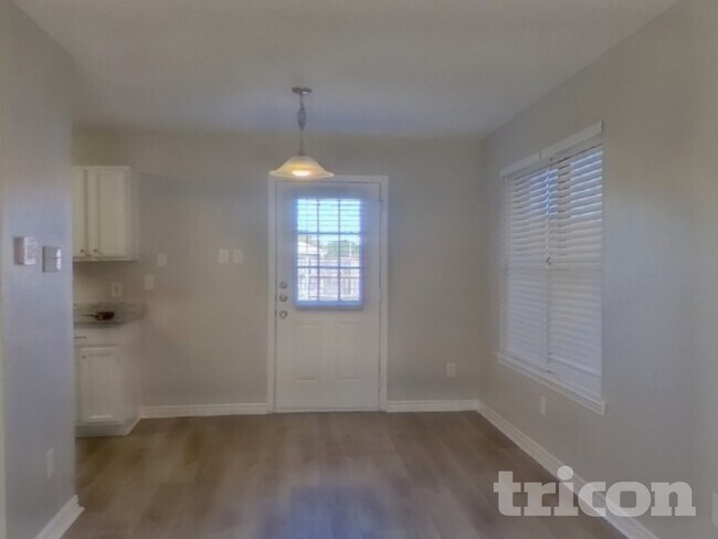 Foto del edificio - 815 Wyndham Pl