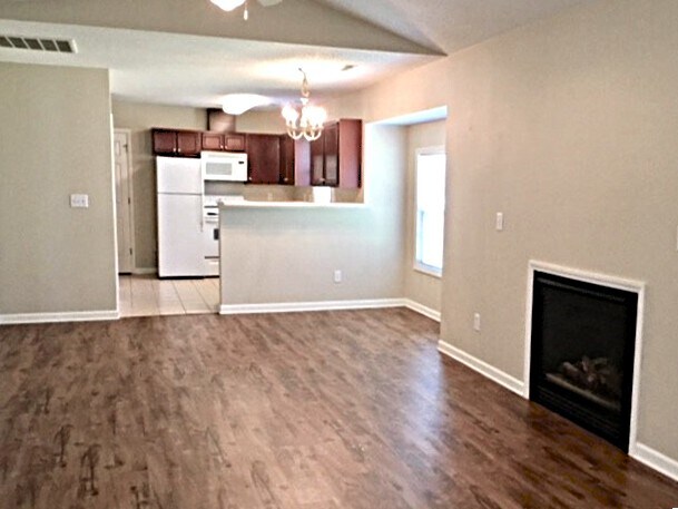 Building Photo - 5640 Regent Village Dr