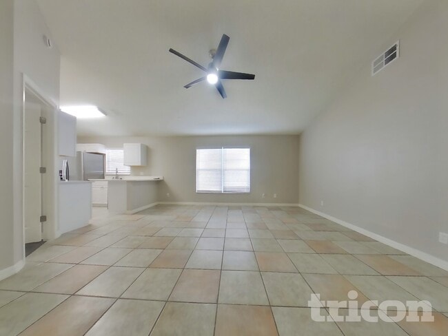 Foto del edificio - 8829 Lambert Ln