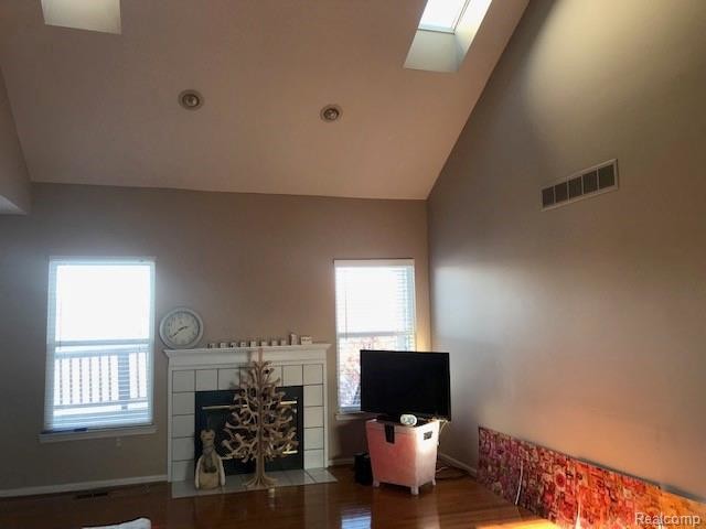 Foto del edificio - 338 Shore Brook Ln