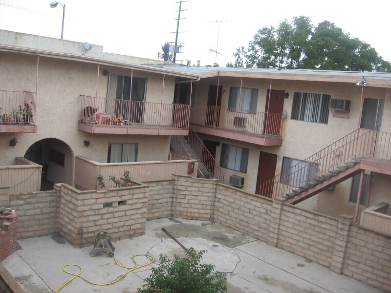 Primary Photo - 12826 Vanowen St