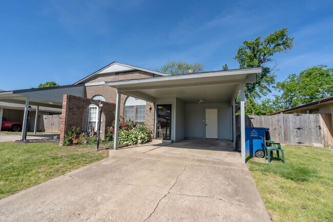 Building Photo - Stunning remodeled 2 Bedroom home in great...