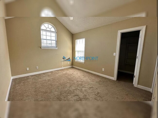 Foto del edificio - Fantastic 3BR 2.5 BA Home w/ Granite + Garage in Blue Springs