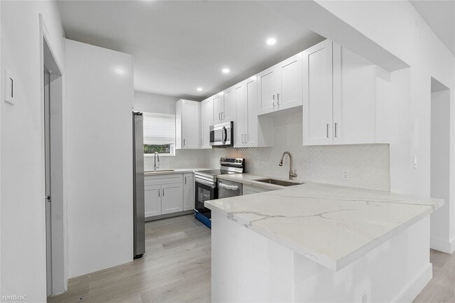 Building Photo - 4 br, 3 bath House - 1041 NE 169th St