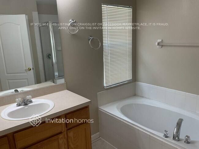 Building Photo - 1720 Umbrella Tree Dr