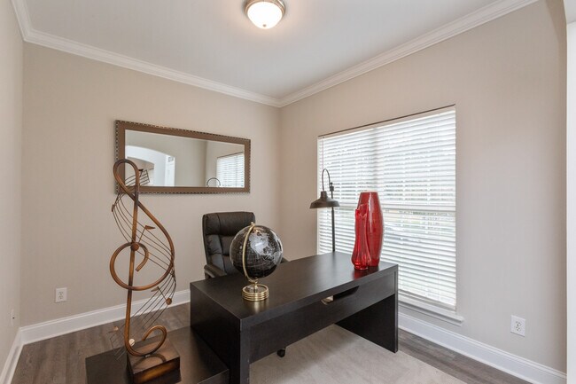 Oficina - 906 Balsam Terrace