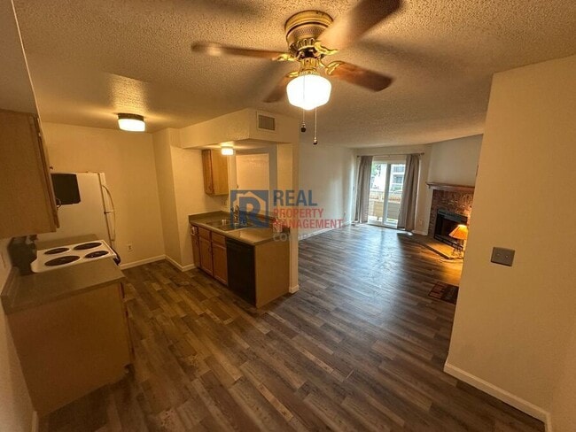 Photo - 1075 S Elkhart Way Apartment