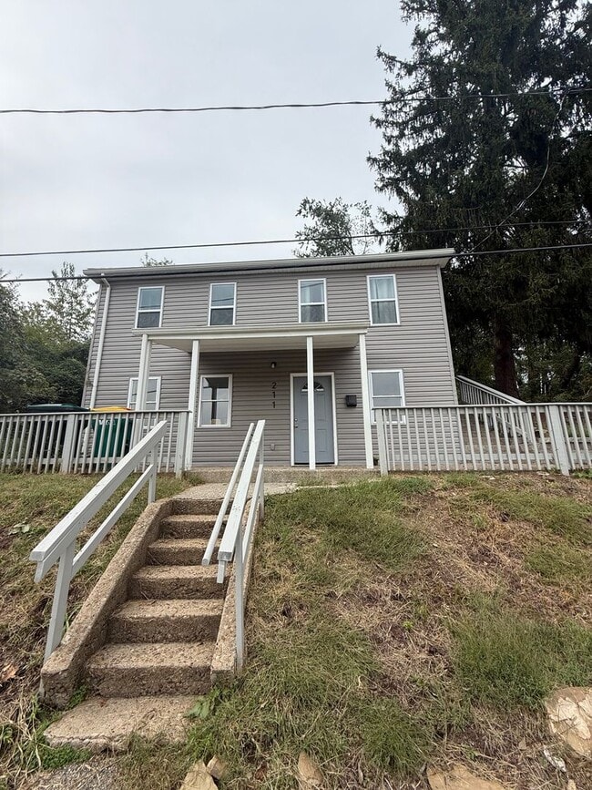Building Photo - 211 Oxford Ave