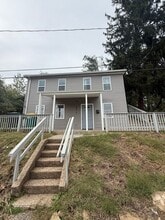 Building Photo - 211 Oxford Ave