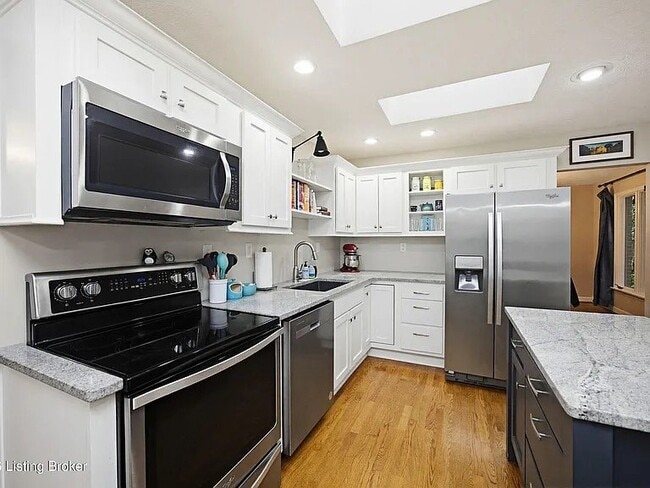 Building Photo - 165 Mayapple Ln