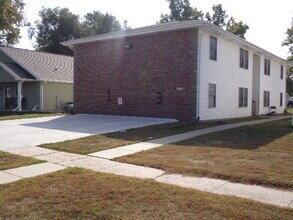 Building Photo - 6417 Burlington Ave