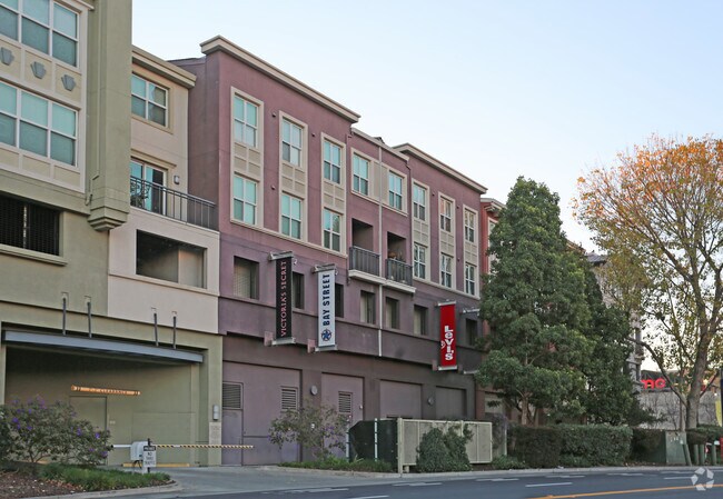 Foto del edificio - 5633-5667 Bay St