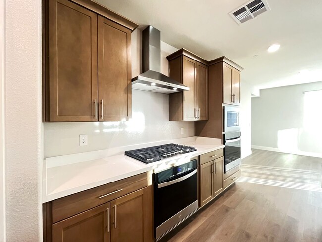 Building Photo - *** MOVE-IN SPECIAL*** BRAND NEW 4 bedroom with In-law suit 3 bath home located in Henderson, NV!