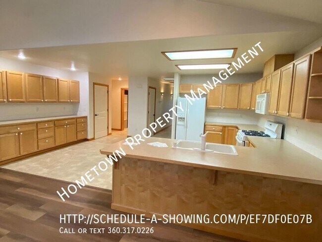 Foto del edificio - Waterfront Rambler on Pattison Lake! Avail...