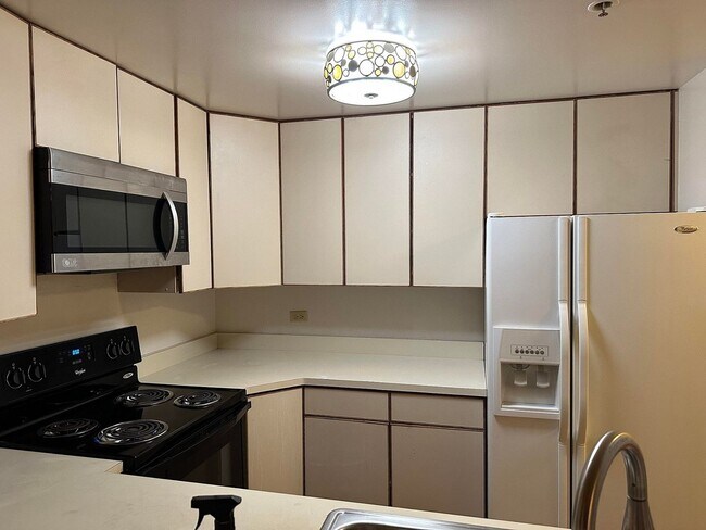 Building Photo - Beautiful 1BR Condo @ Opera Plaza with Amenities, Pool, Gym & Parking!