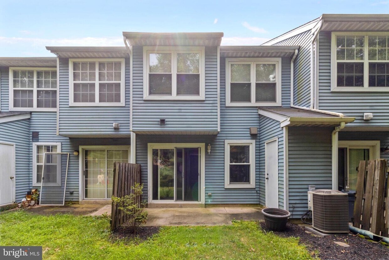 10 Bark Hollow Ln, Horsham, PA 19044 Townhouse for Rent in Horsham