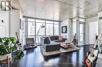 Building Photo - 11 Brunel Ct