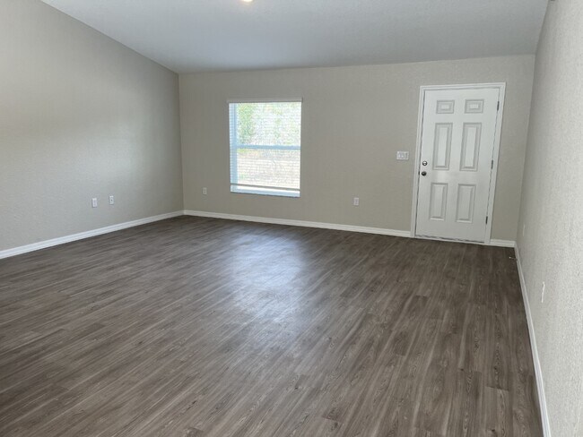 Building Photo - READY NOW! Beautiful NEW 3BR/2BA Home in S...