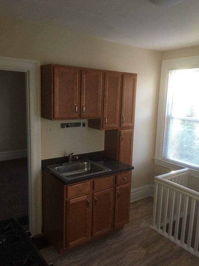 Building Photo - 442 Oneida St