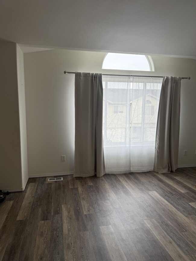 Building Photo - 401 S Wasilla St