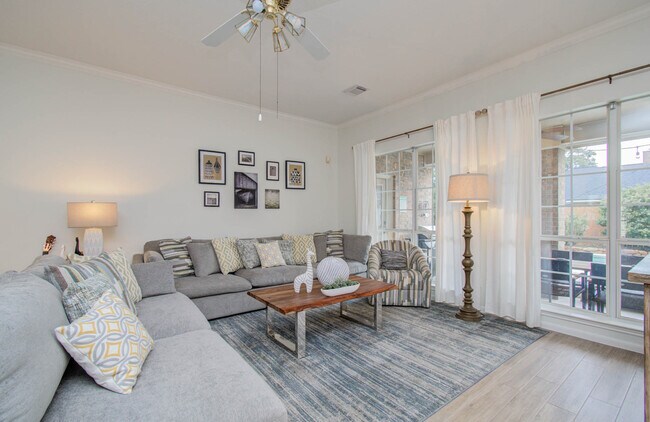 Foto del edificio - 15627 Twisting Springs Dr