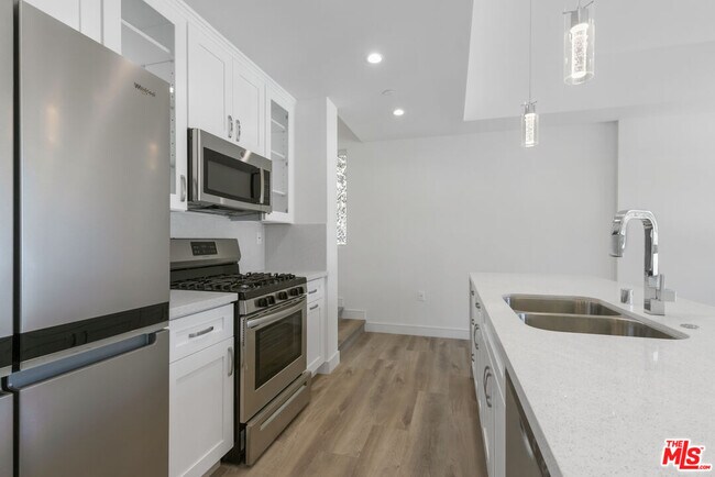 Building Photo - 3835 Multiview Dr