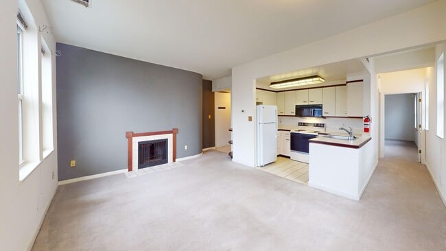 Building Photo - West End One Bedroom Apartment Available Now!