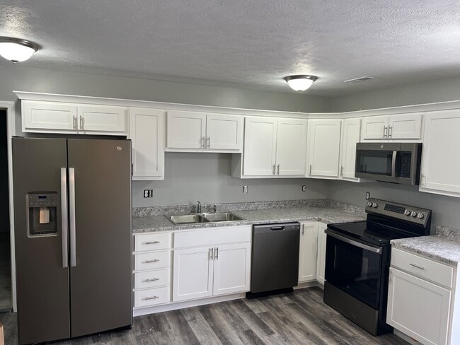 Building Photo - NP Rentals - 2415 W 18th St #7