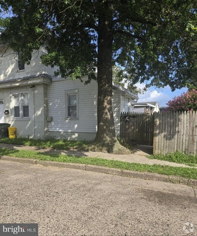 Building Photo - 2401 41st St