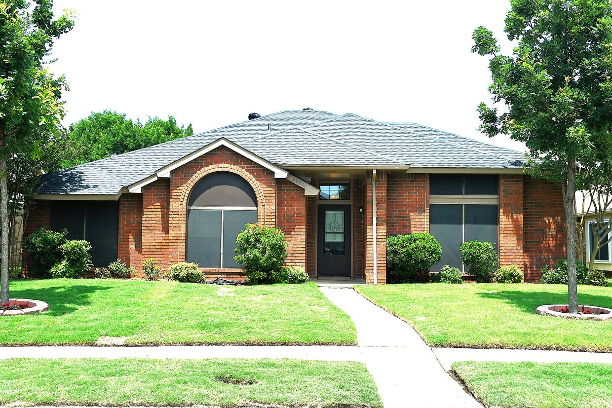 Foto principal - 2906 Kingswood Dr