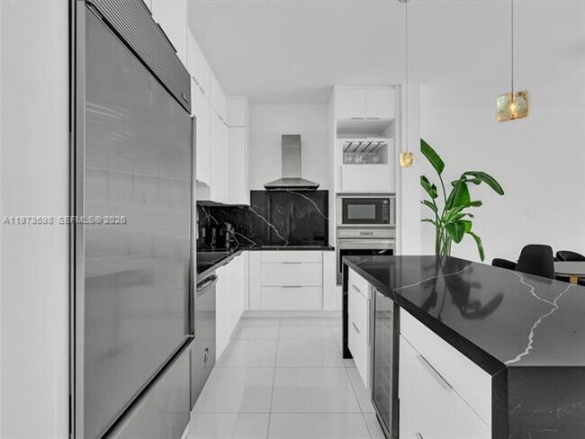 Foto del edificio - 2020 N Bayshore Dr