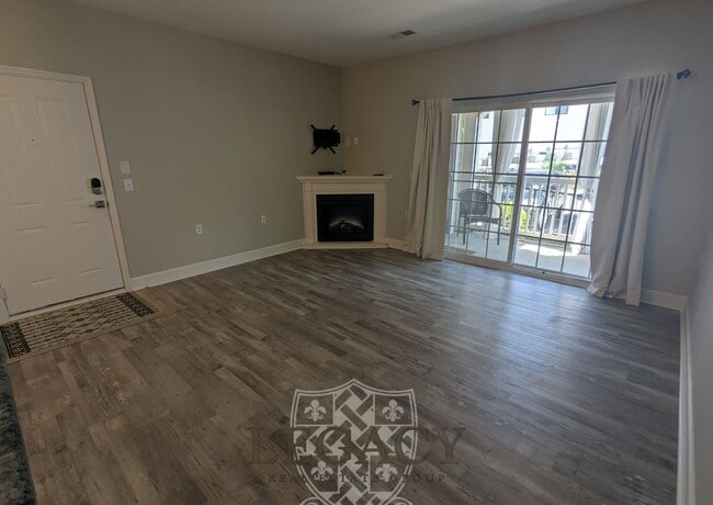 Foto del edificio - 8045 Bienville Dr