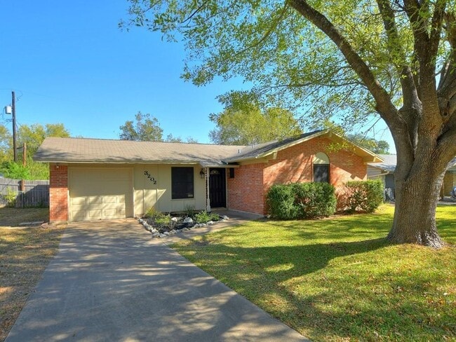 Building Photo - 3202 Whites Dr